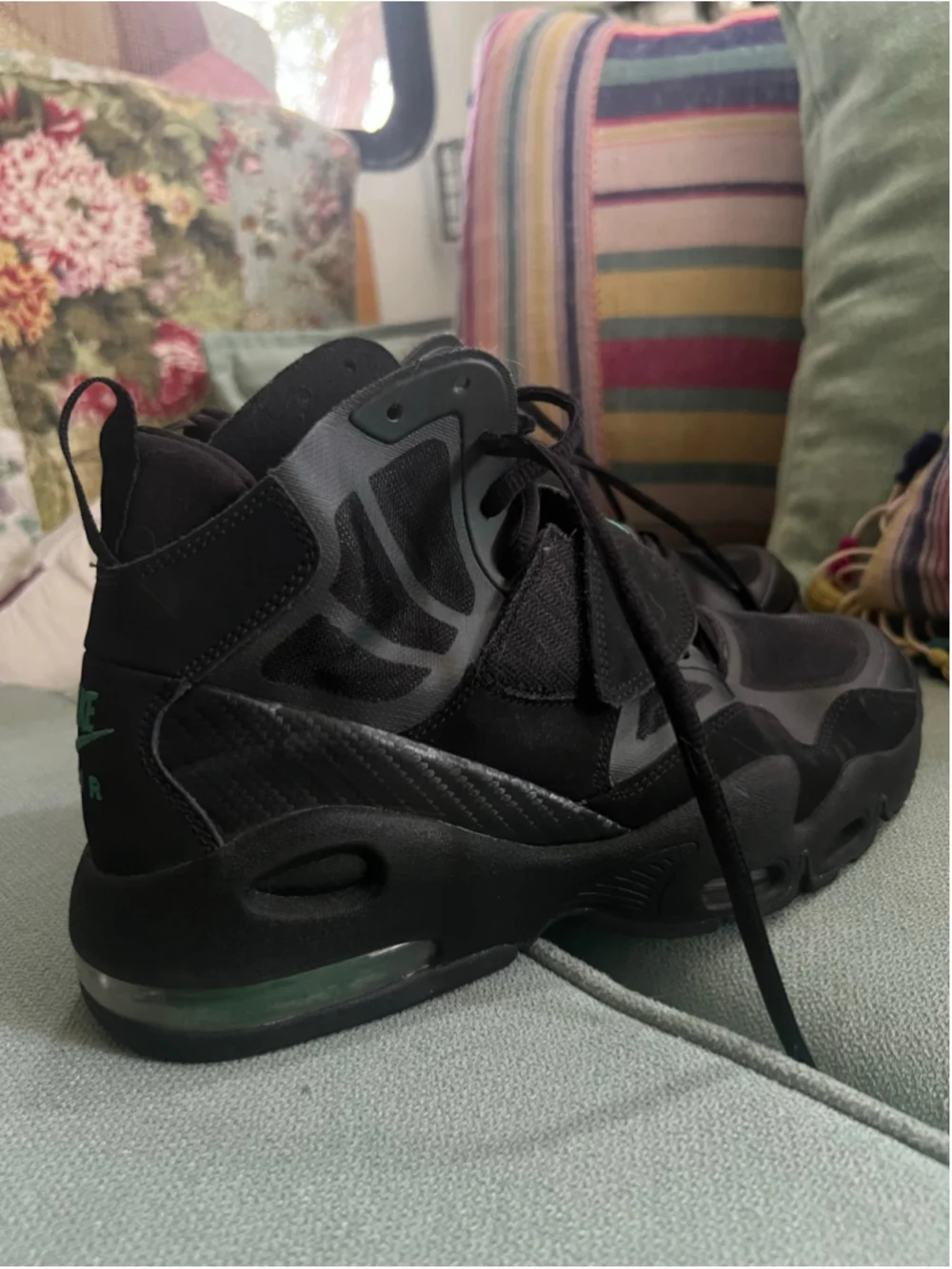 Women's Nike Air Max Black Green Sneakers Size 7
